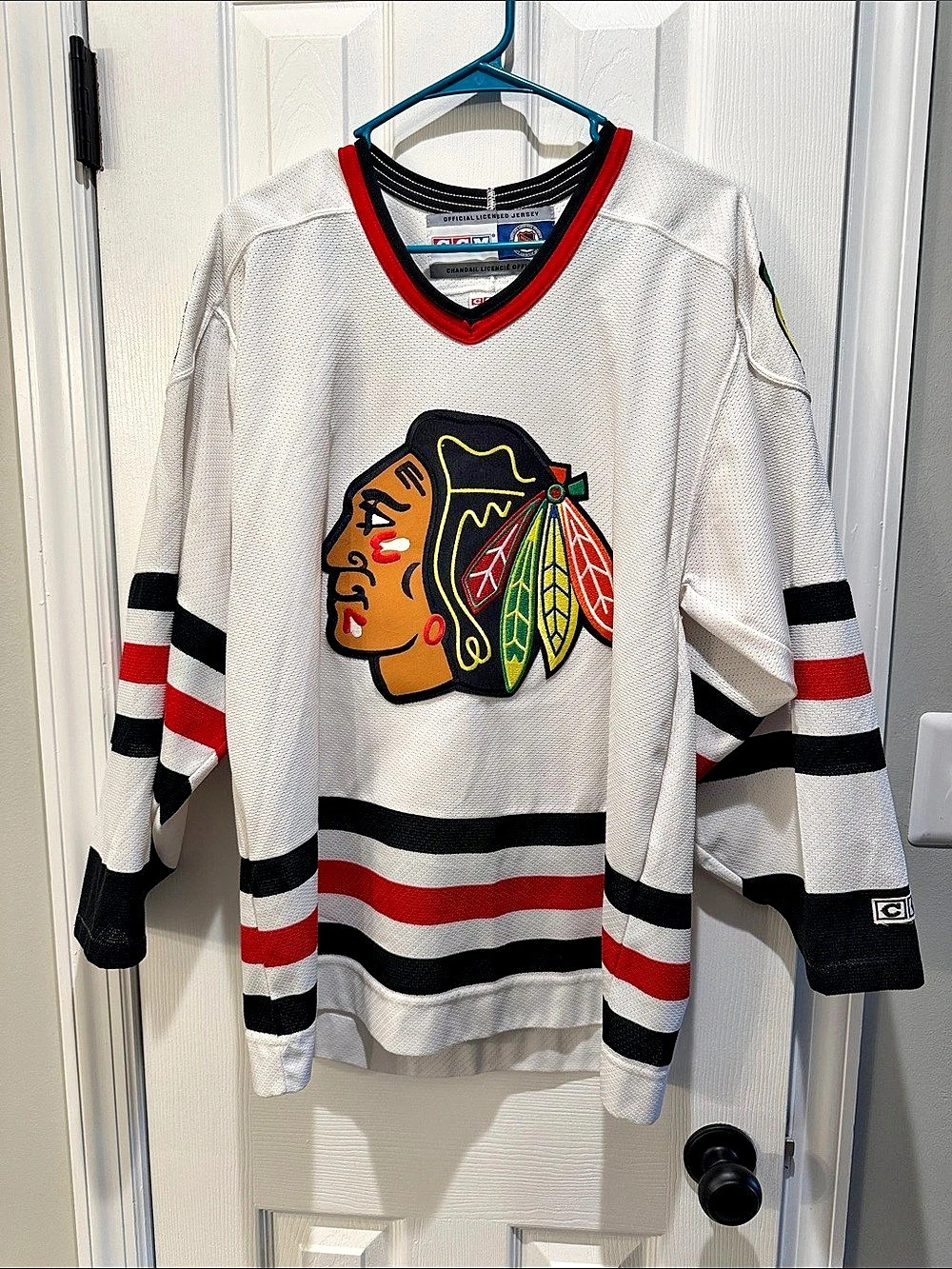 CCM Chicago Blackhawks Vintage CCM Away NHL Hockey Jersey Hockey Jersey in White